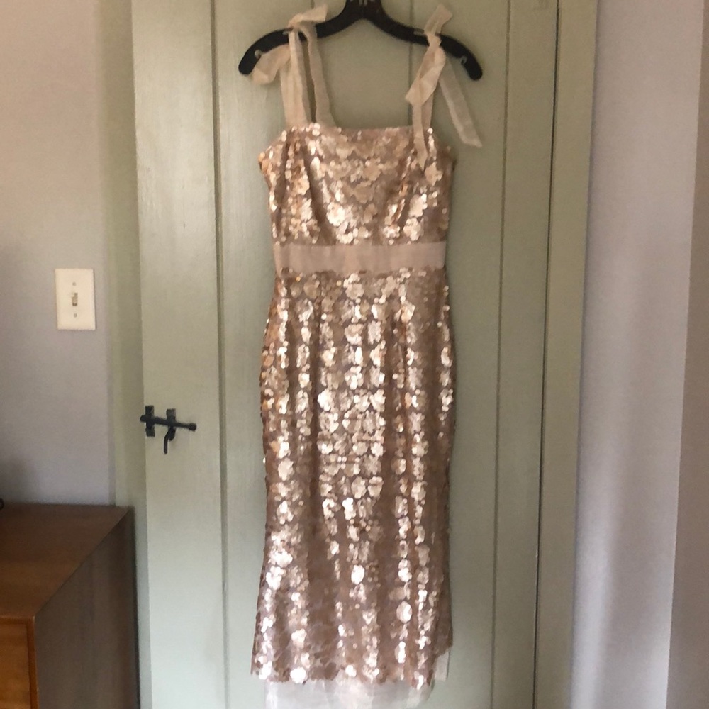 Dresss - Picture 2 of 7